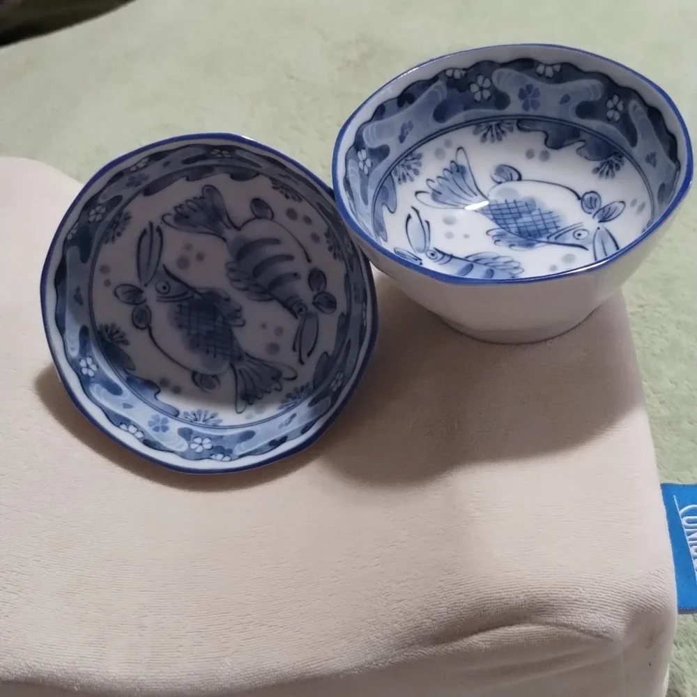 Porcelain Chinese Fish Bowls, Pair 2